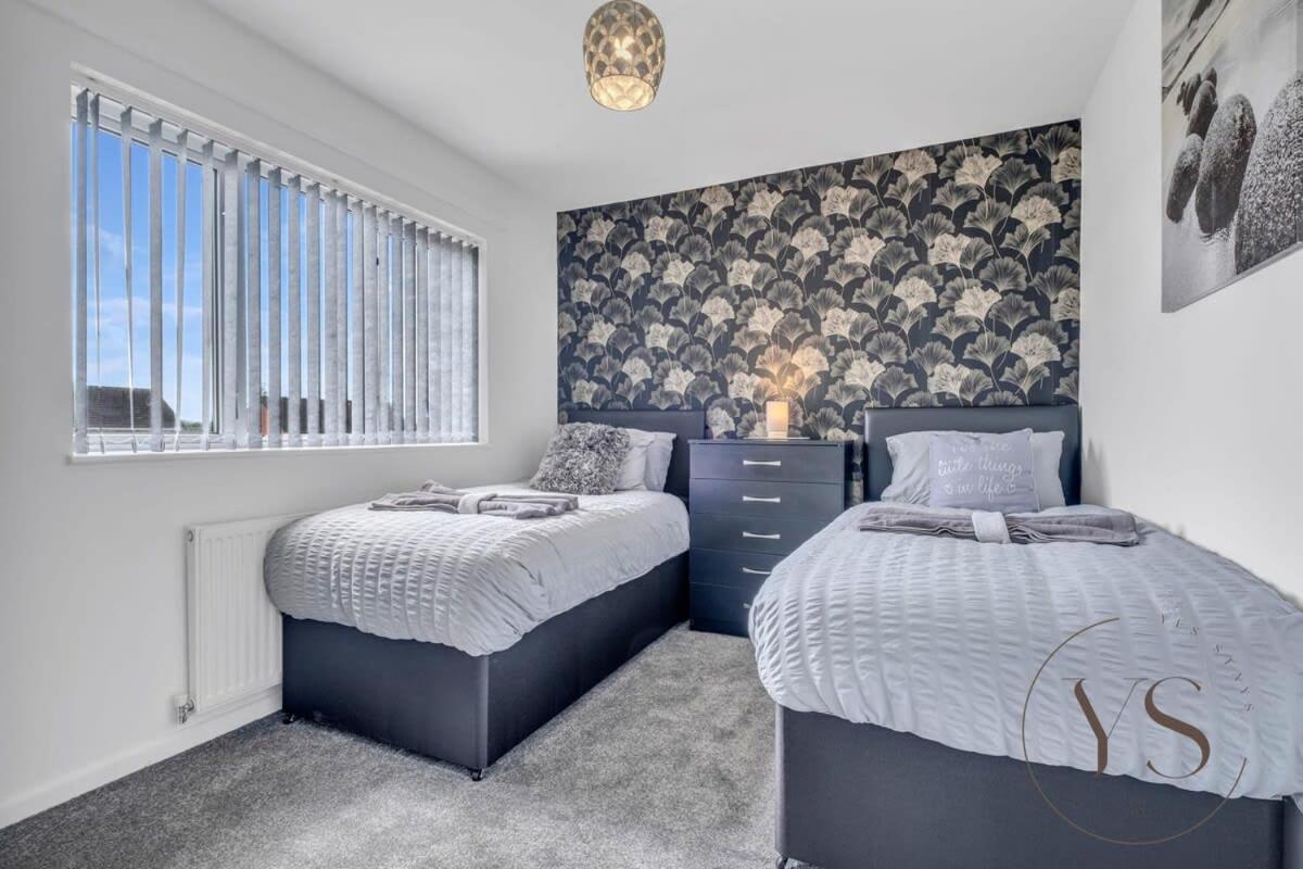 Stylish 3Br Home - Beautiful Garden - Parking West Bromwich Exterior foto