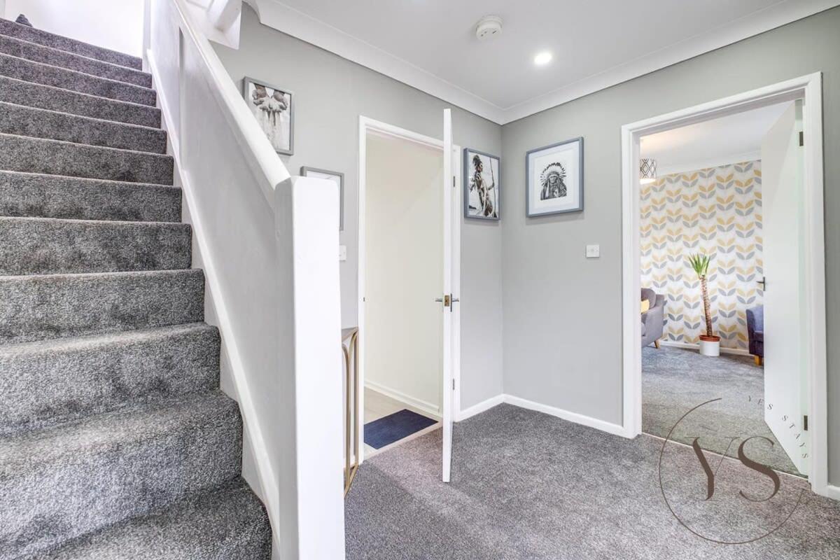 Stylish 3Br Home - Beautiful Garden - Parking West Bromwich Exterior foto