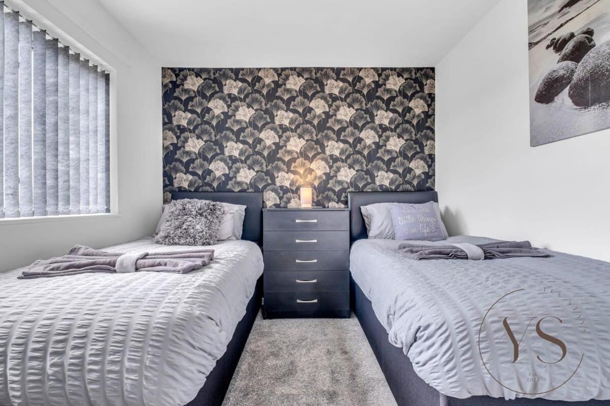 Stylish 3Br Home - Beautiful Garden - Parking West Bromwich Exterior foto