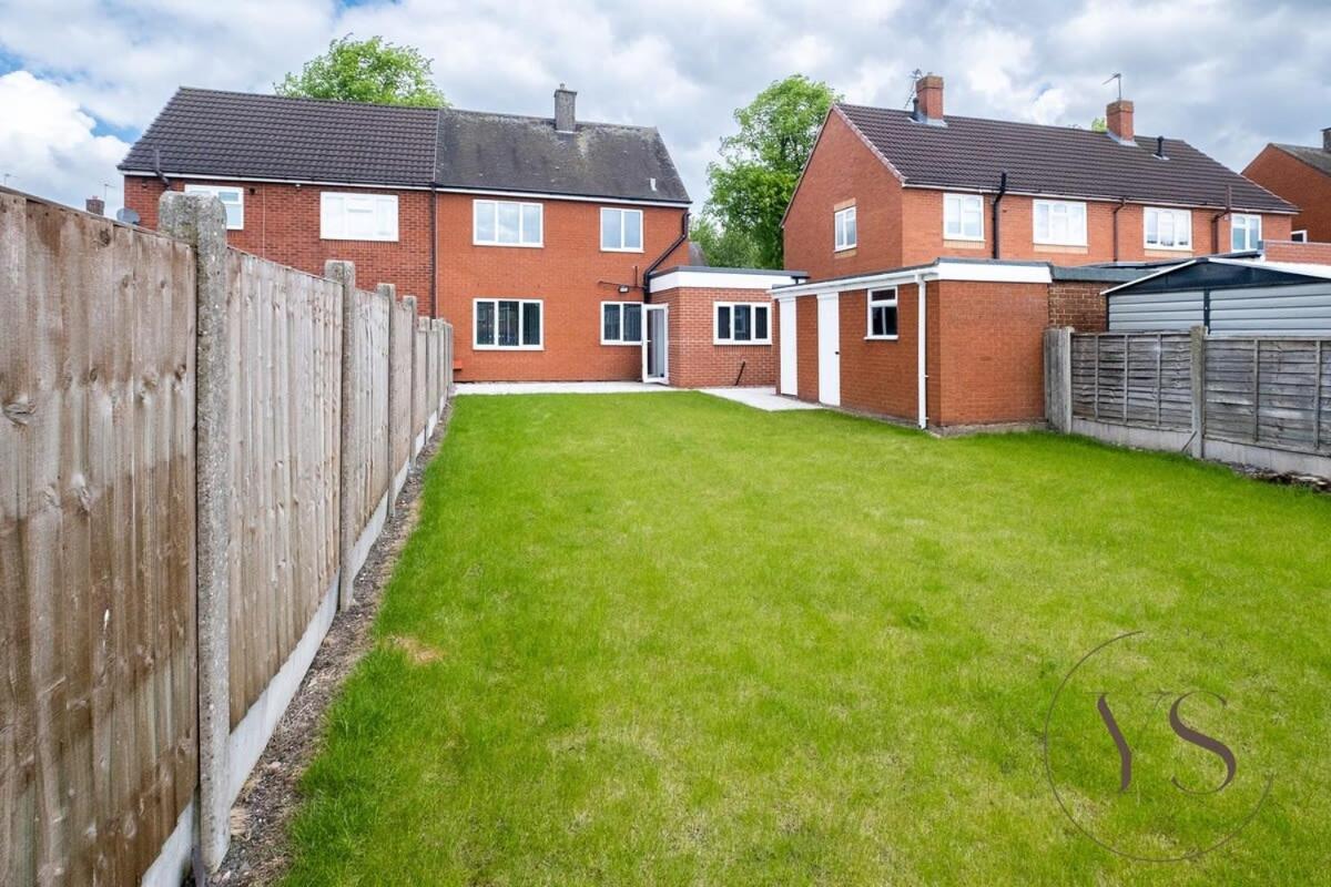 Stylish 3Br Home - Beautiful Garden - Parking West Bromwich Exterior foto
