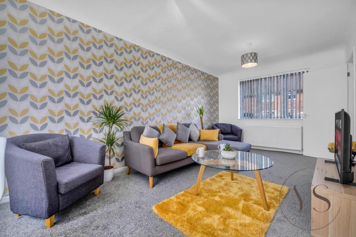 Stylish 3Br Home - Beautiful Garden - Parking West Bromwich Exterior foto